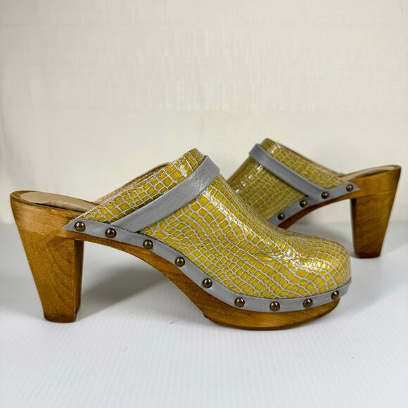SANITA Embossed Leather Wooden Heel Clogs Size 39 Yellow Boho Festival Hippie - Picture 4 of 16